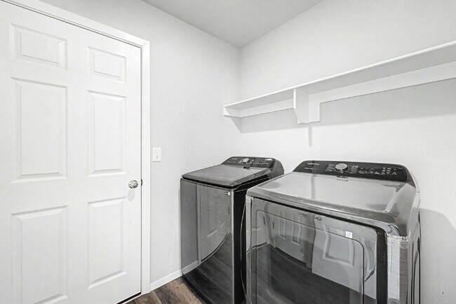 Building Photo - 4404 SW Sackett Ave