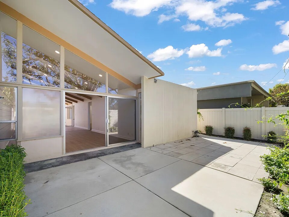 Building Photo - 4174 Del Mar Ave