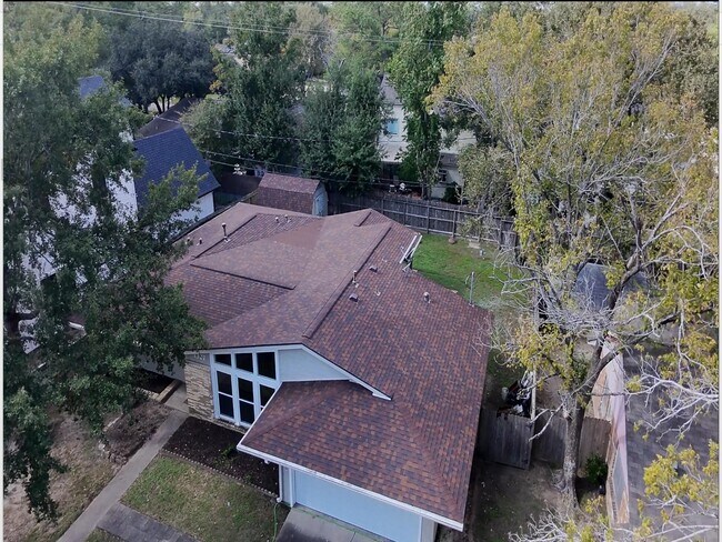 Building Photo - 1327 Moorhead Dr