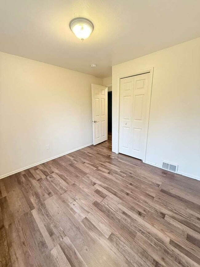 Building Photo - Beautiful UPDATED 3bd 2ba Home in Penn Hills!