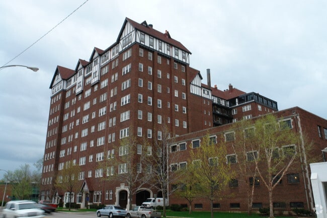 Building Photo - Hillcrest Apartment