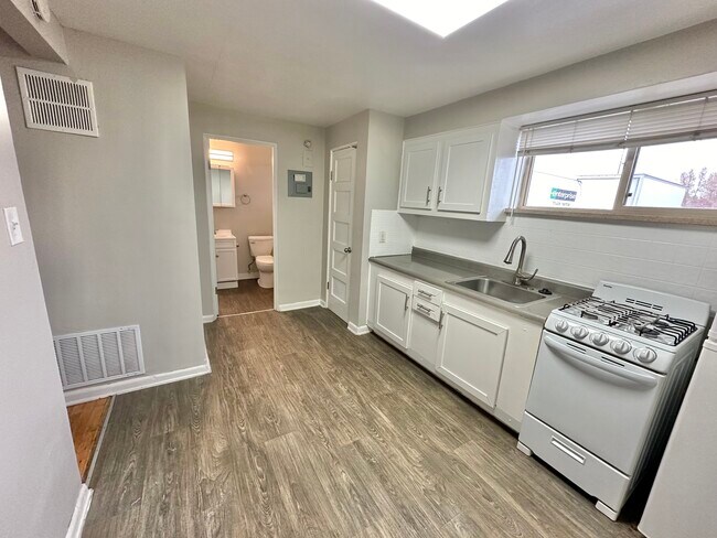 Building Photo - 1495 Balsam