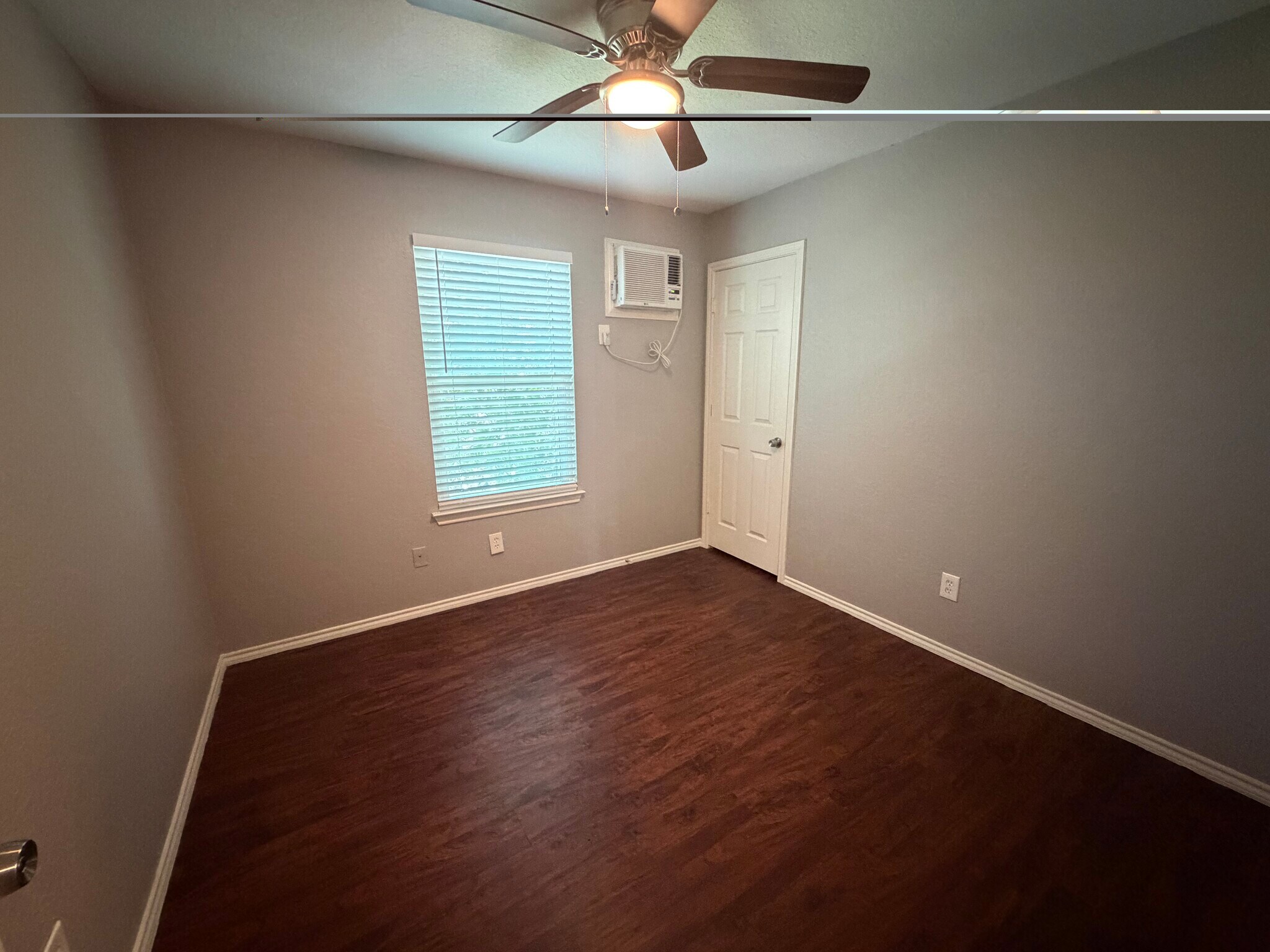 Building Photo - 11106 Bel Air Dr