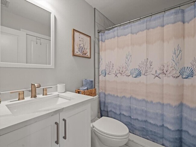 Building Photo - 5900 Bahia Del Mar Cir N