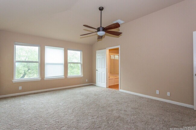 Building Photo - Spacious Stone Oak Beauty