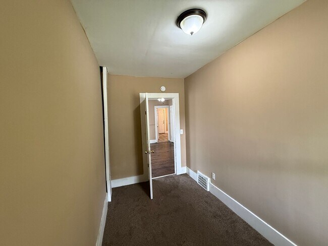 Building Photo - 522 W 23rd St