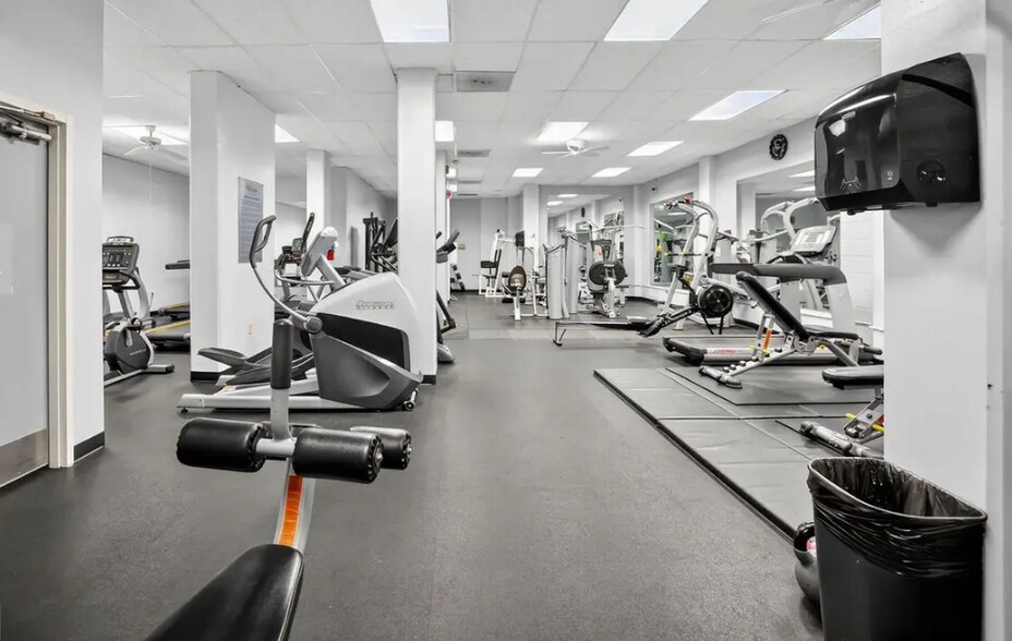 Building Photo - 5500 Friendship Blvd