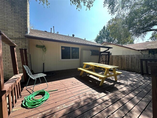 Building Photo - 5300 Suburban Dr