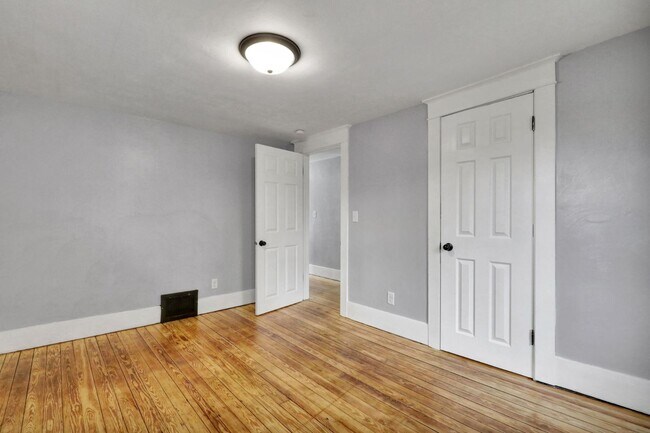 Building Photo - 1136 W Allegan St