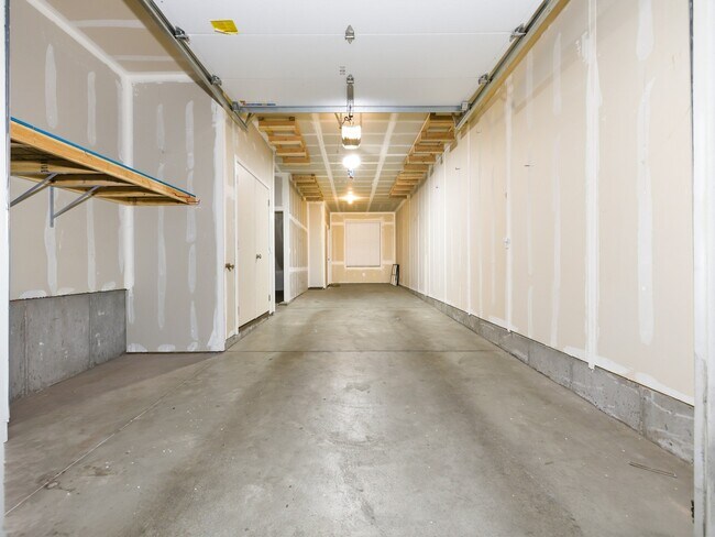 Building Photo - 25 E Center St