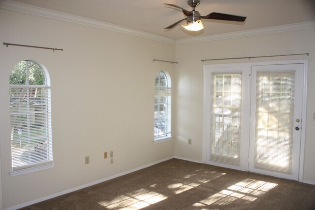 Building Photo - 213Vill201