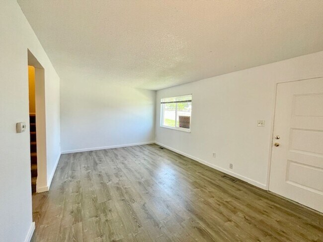 Building Photo - Thornton 2-Story Townhome
