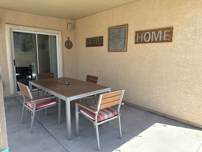 Building Photo - 3bd/bath Single Family Home!