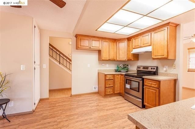 Building Photo - There Is No Place Like Home Like a Big Home