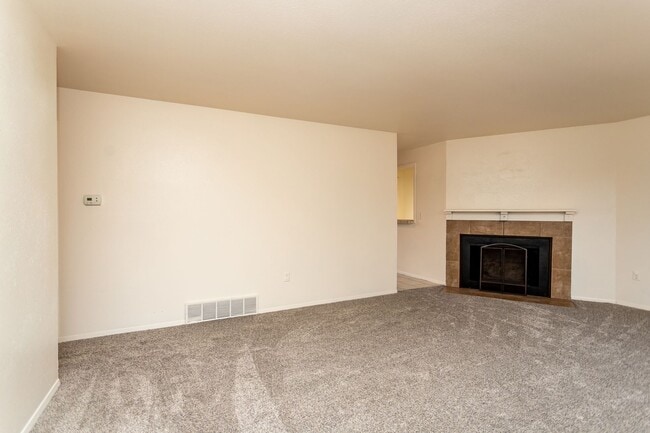 Building Photo - Stunning Ranch Style Home in East Colorado Springs!