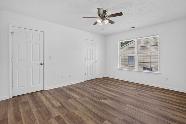 Building Photo - 20 Kimpton Dr
