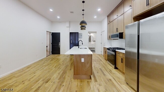 Building Photo - 155 Midland Ave