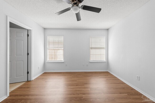 Building Photo - 383 Mirabelle Dr
