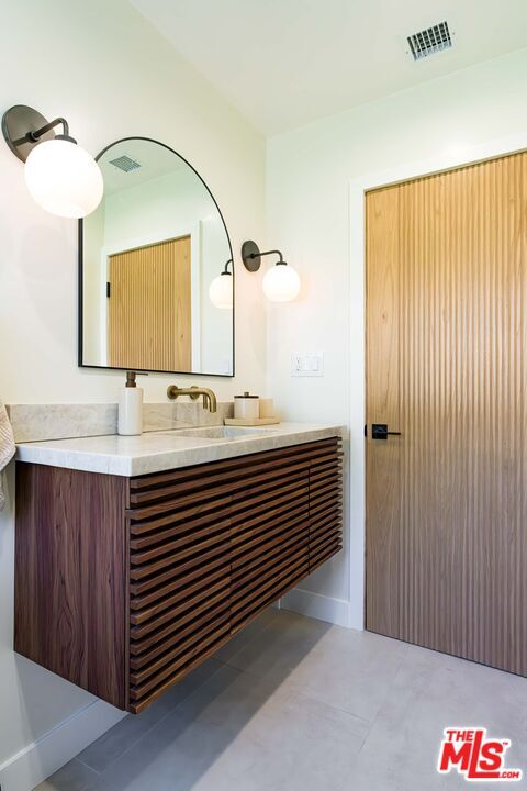 Building Photo - 12023 Collins St