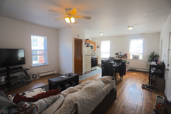 Building Photo - 423 Jackson St