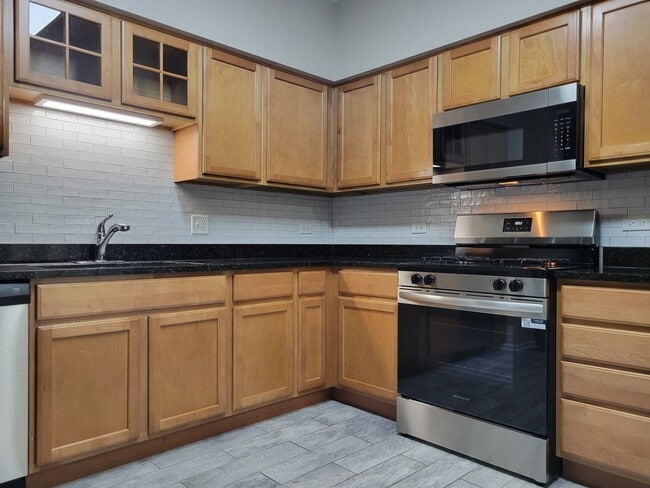 Building Photo - 3451 N Carriageway Dr
