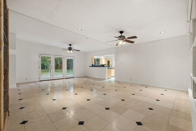 Building Photo - Charming Home with Expansive Backyard on a...