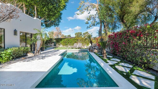 Building Photo - 6198 N 28th Pl