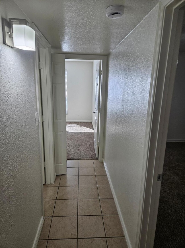 Building Photo - 1310 S Hardy Dr
