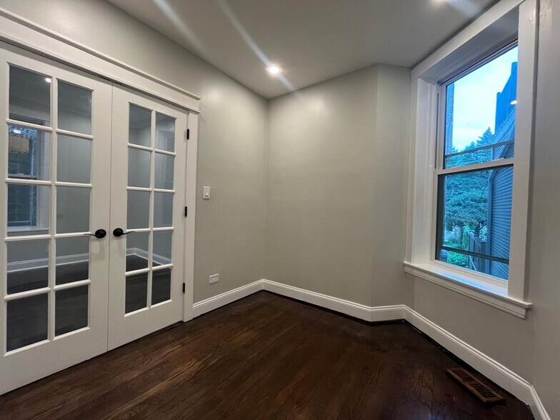 Office - 4317 N Ashland Ave