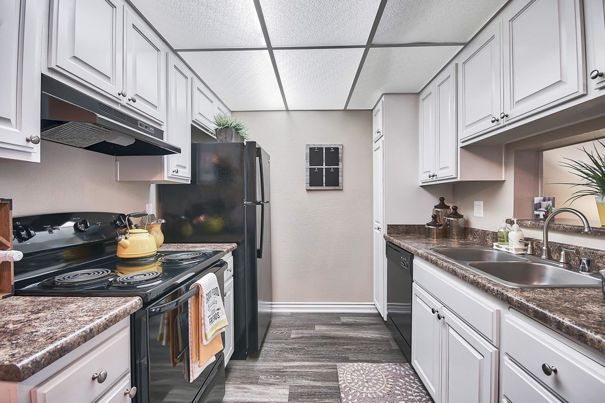 Raintree Apartment Homes 650 Tamarack Ave Brea CA 92821 Apartment