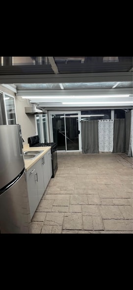 Building Photo - 871 Summer Dr