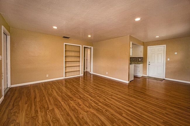 Building Photo - 260 NE 13th St