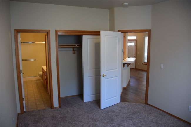 Building Photo - 2103 NE 81st Ave