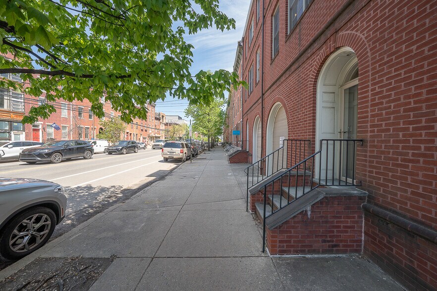 Building Photo - 1832 Fairmount Ave