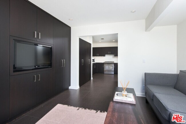 Building Photo - 8842 Dorrington Ave