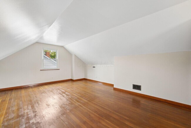 Building Photo - 375 E Royal Forest Blvd