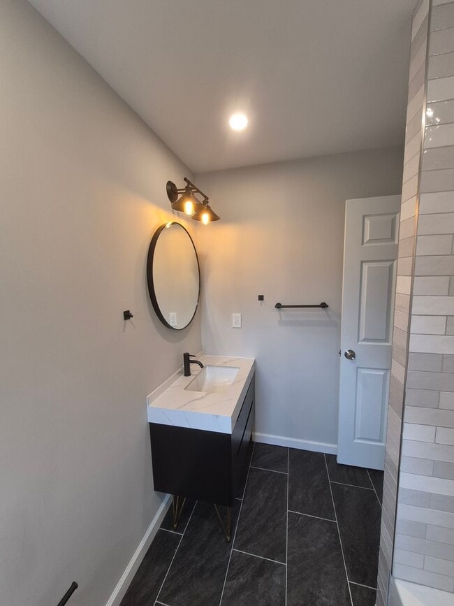 Building Photo - Spacious 3BD/2.5 BA North Philadelphia - Available Now!!!