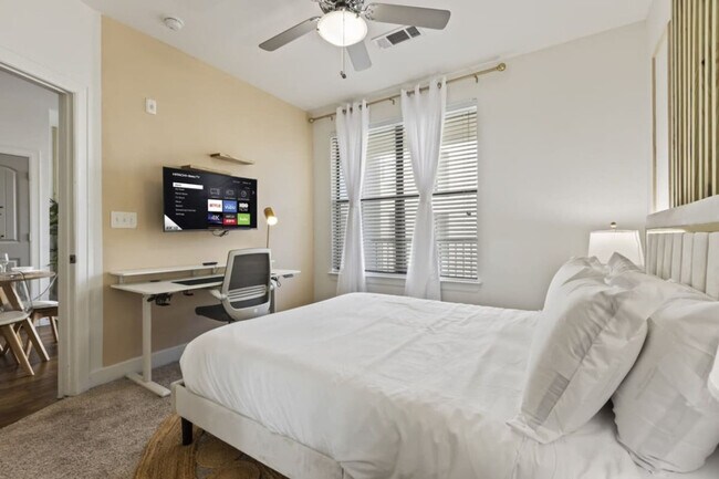 Building Photo - 5445 Town and Country Blvd