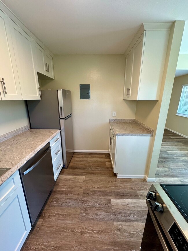 Building Photo - 2229 Canyon Dr