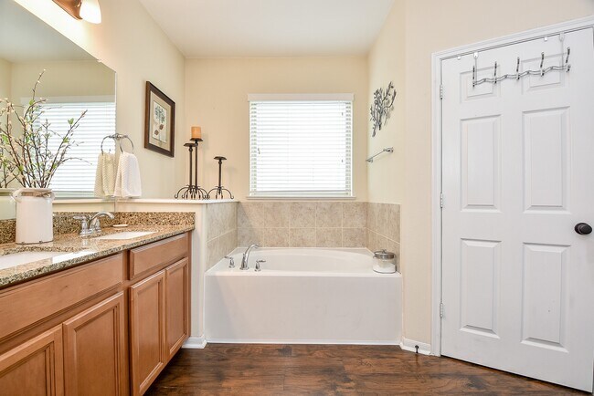 Building Photo - 4103 Churchill Pl Ct