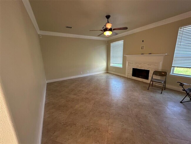 Building Photo - 5703 Saragosa Dr
