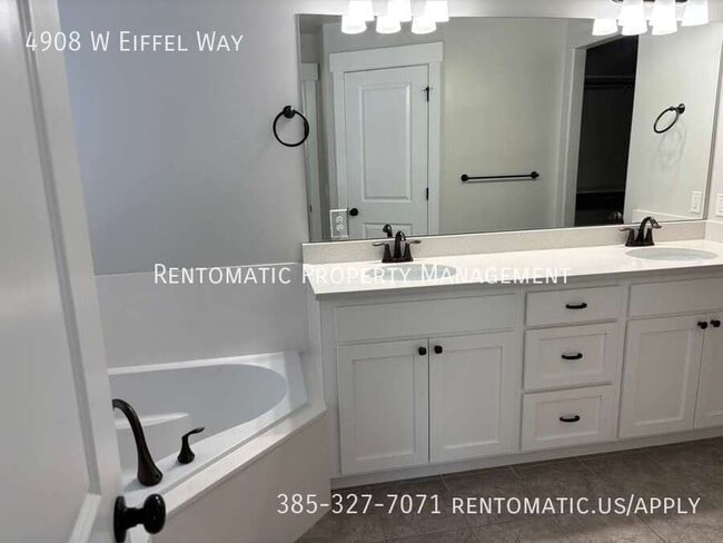 Building Photo - 4908 Eiffel Wy