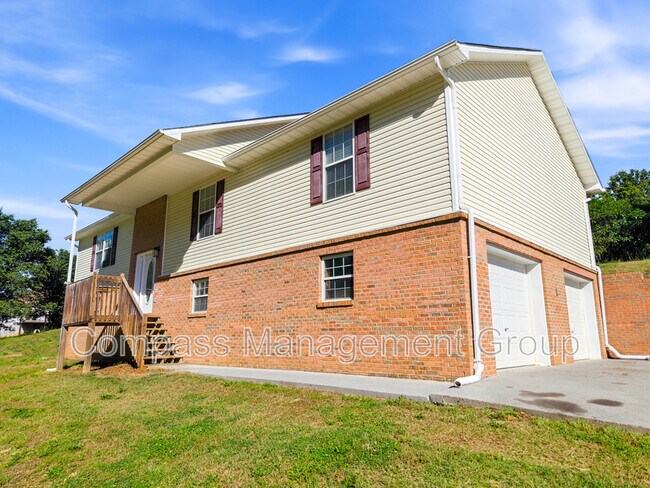 Building Photo - 1690 River Bend Rd