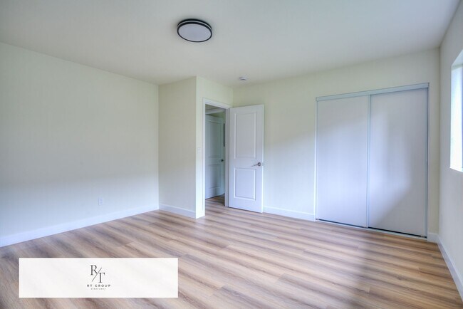 Building Photo - Fully Upgraded Spacious 2-Bedroom Unit in Prime Arcadia Location