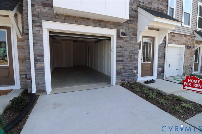 Building Photo - 419 Burden Dr