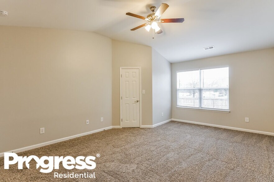 Building Photo - 4027 Taylor Oaks Dr