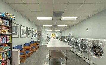 Building Photo - Comfortable Living in a Great Neighborhood