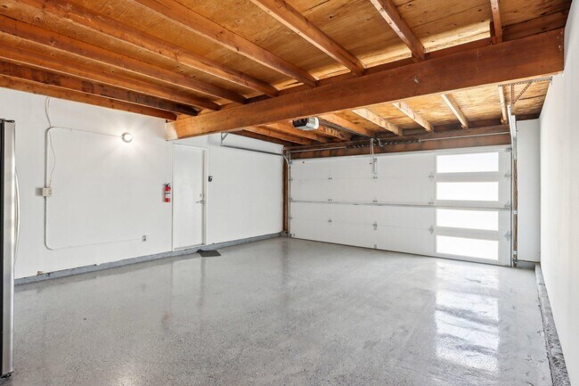 Building Photo - 3010 N Chuperosa Rd