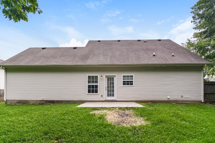 Building Photo - 145 Lyndhurst Dr