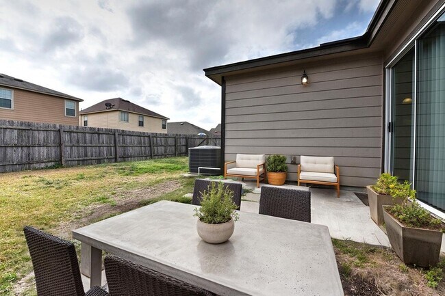 Building Photo - BEAUTIFUL SINGLE STORY HOME  |  CLOSE TO HWY 90 & 1604 | SHOPPING & RESTAURANTS